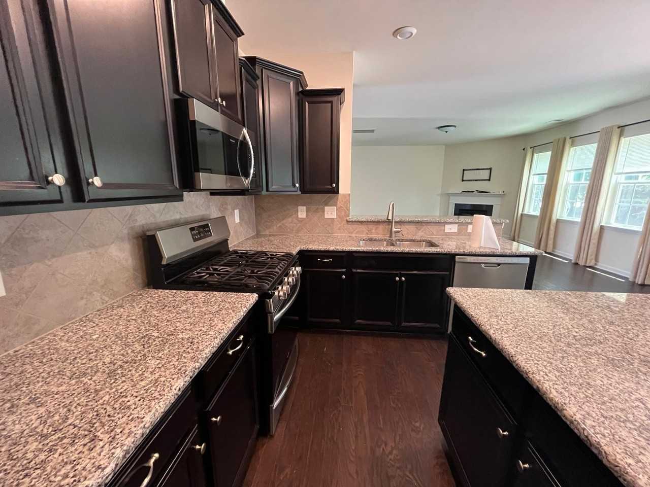 10516 Ebbets Rd - Photo 4 of 27