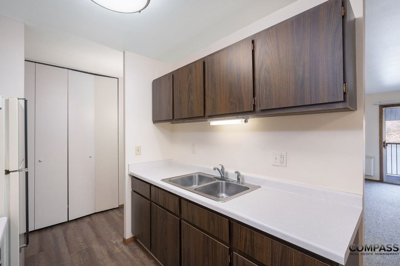 Half Moon Lake Apartments - Photo 4 of 50