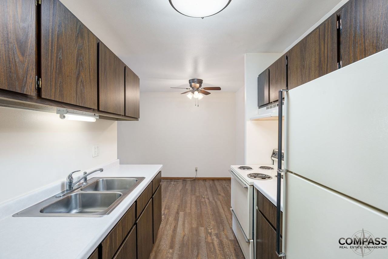 Half Moon Lake Apartments - Photo 5 of 50