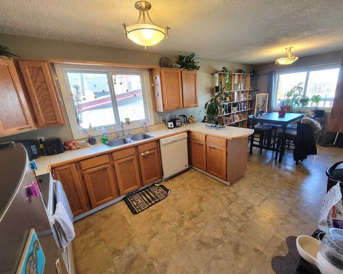 1125 10 St Se Main Fl - Photo 3 of 28