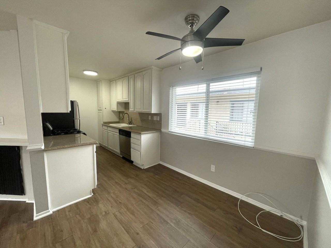 285: 900 Loma Ave - Photo 4 of 12