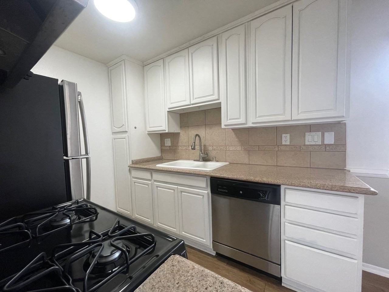 285: 900 Loma Ave - Photo 5 of 12