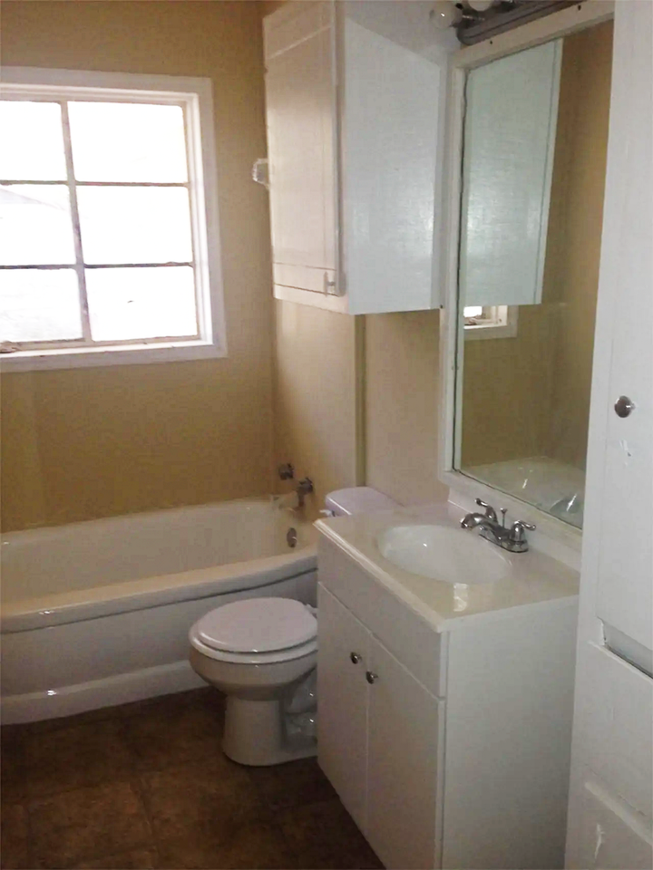 2920 Oak Forest Dr - Photo 6 of 11