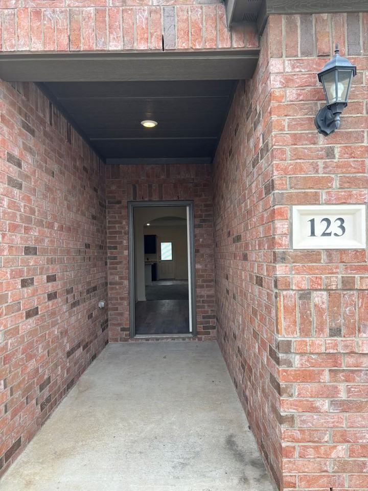 123 Barbwire Way - Photo 3 of 21