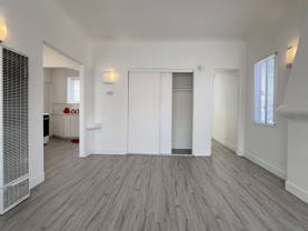 LB1045 - Photo 1 of 1
