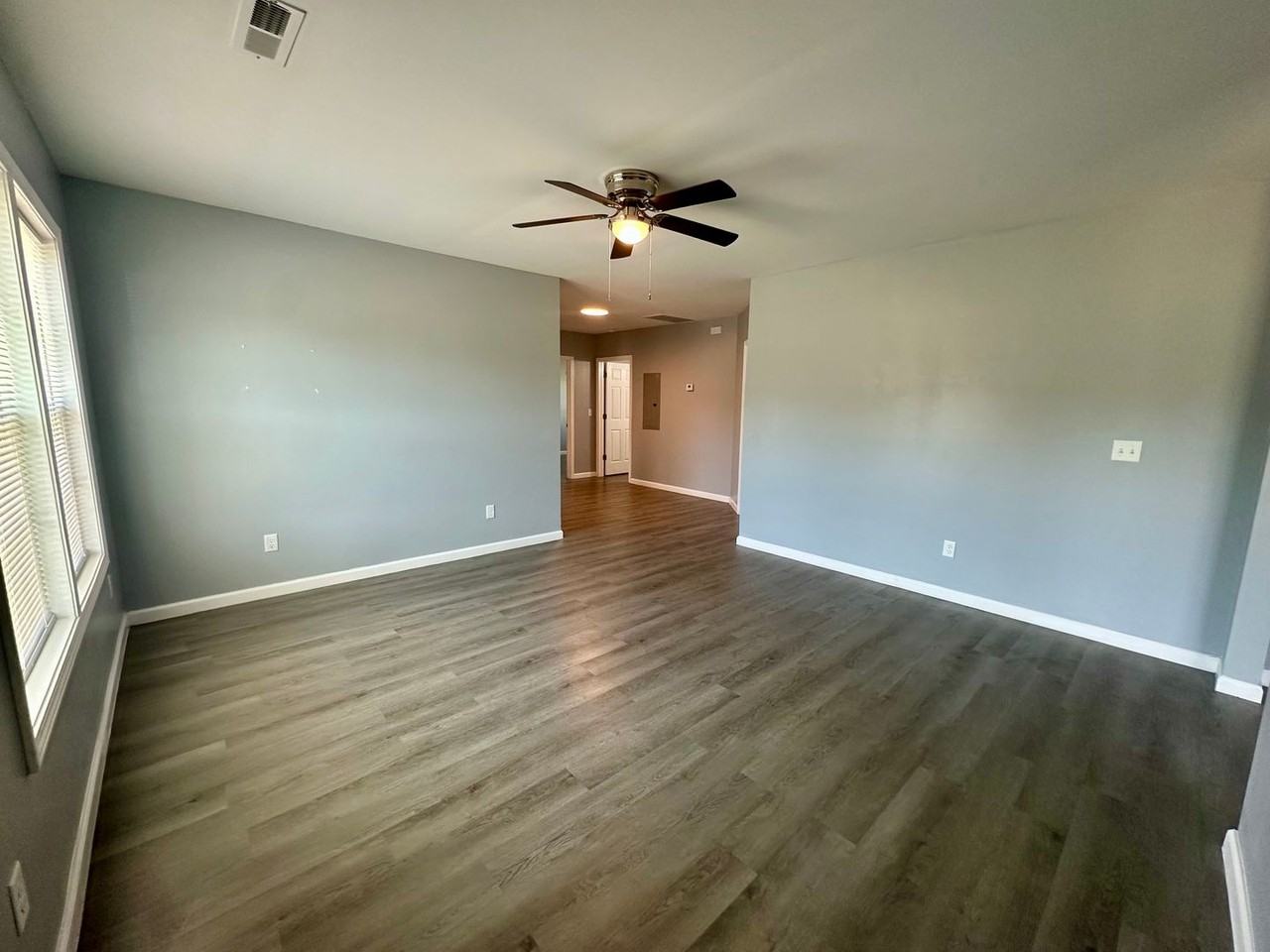 960B Mayfield Dr - Photo 2 of 14