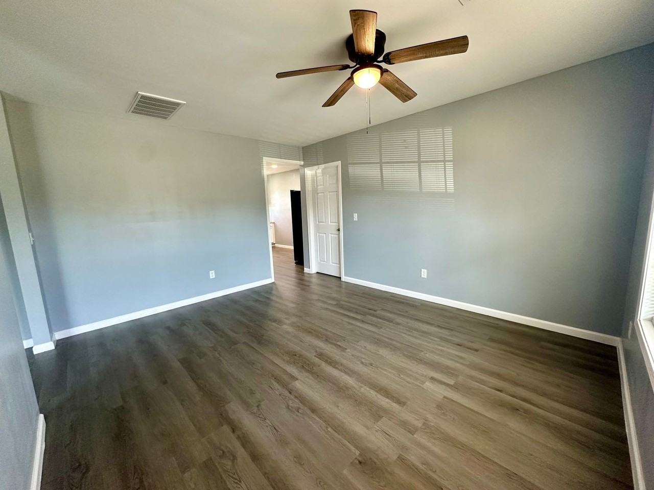 960B Mayfield Dr - Photo 3 of 14