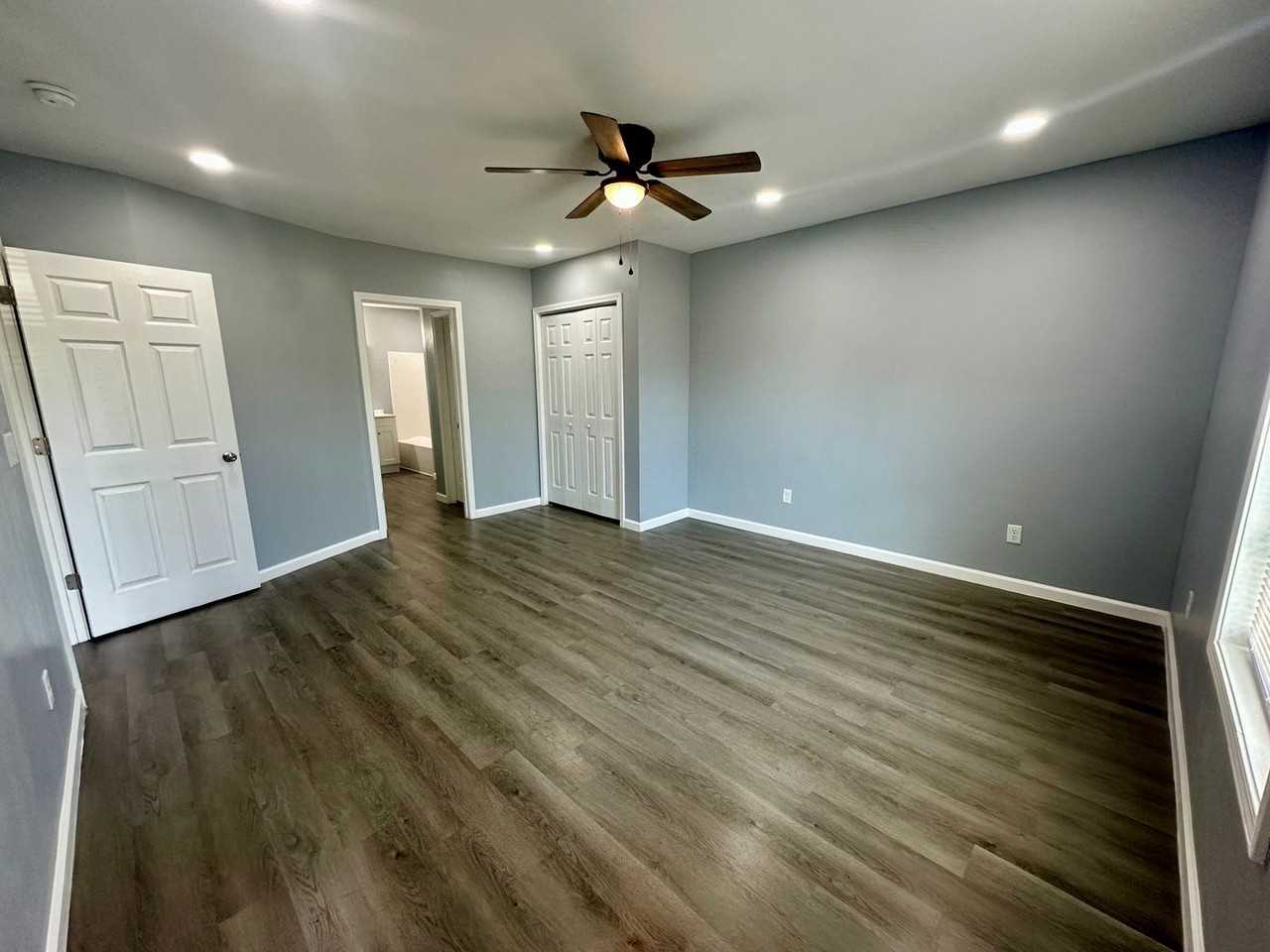 960B Mayfield Dr - Photo 5 of 14