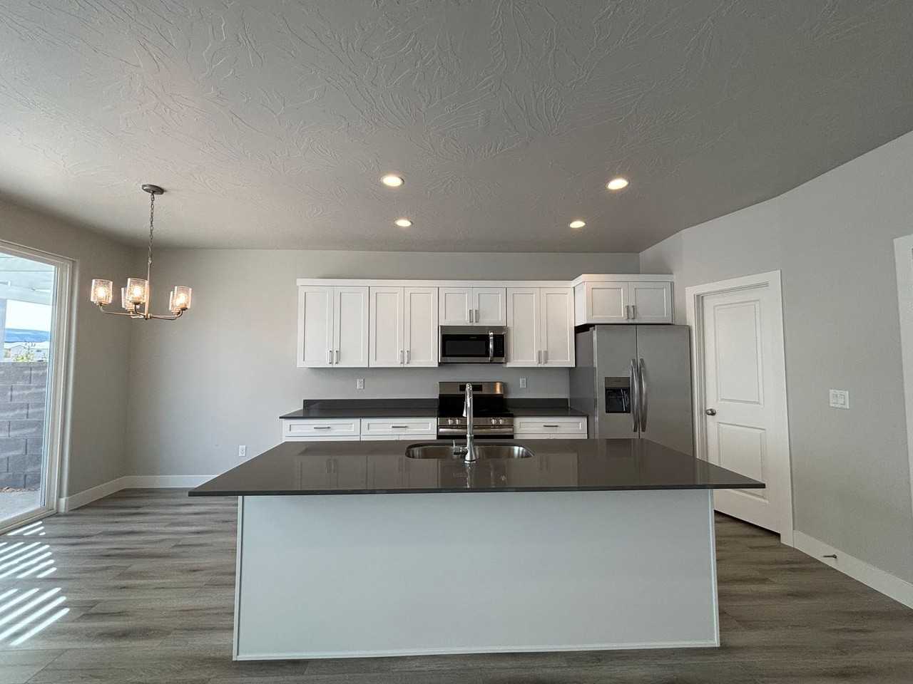 1073 S 4380 W - Photo 5 of 49