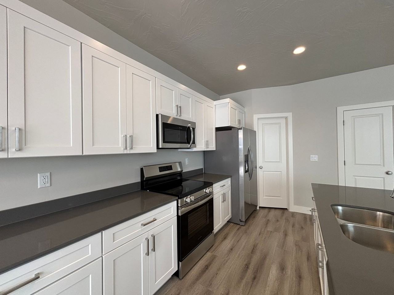 1073 S 4380 W - Photo 6 of 49