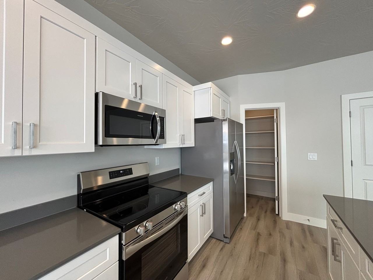 1073 S 4380 W - Photo 7 of 49