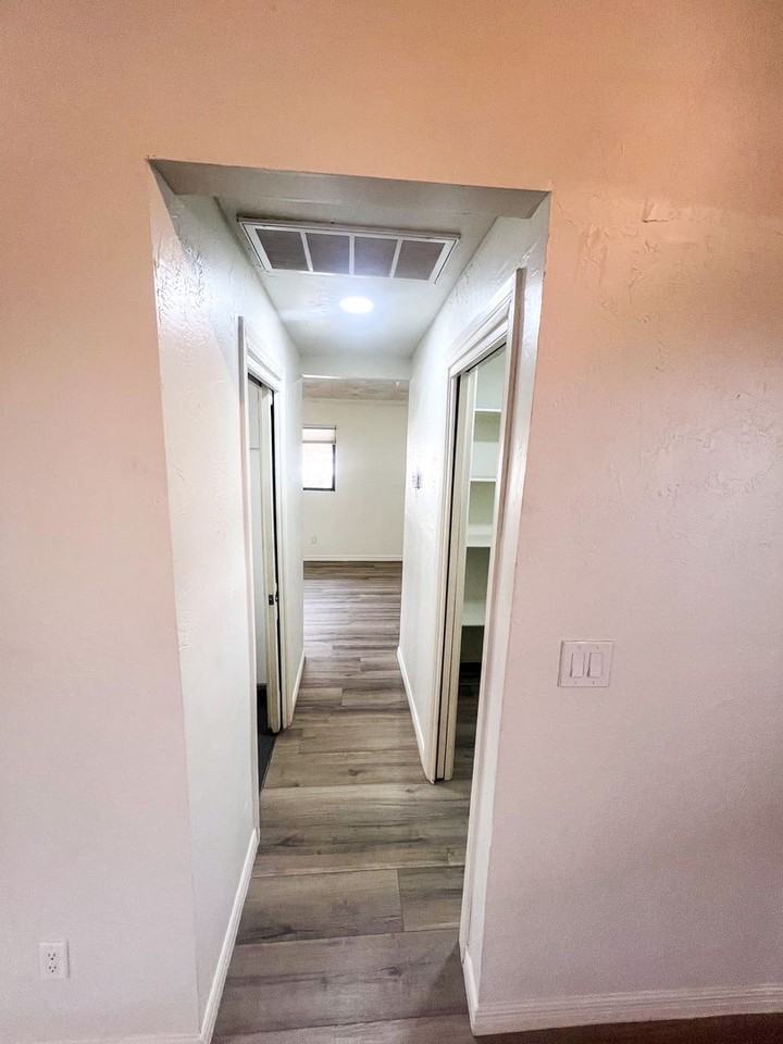 1606 N Stanton St #7 - Photo 4 of 8