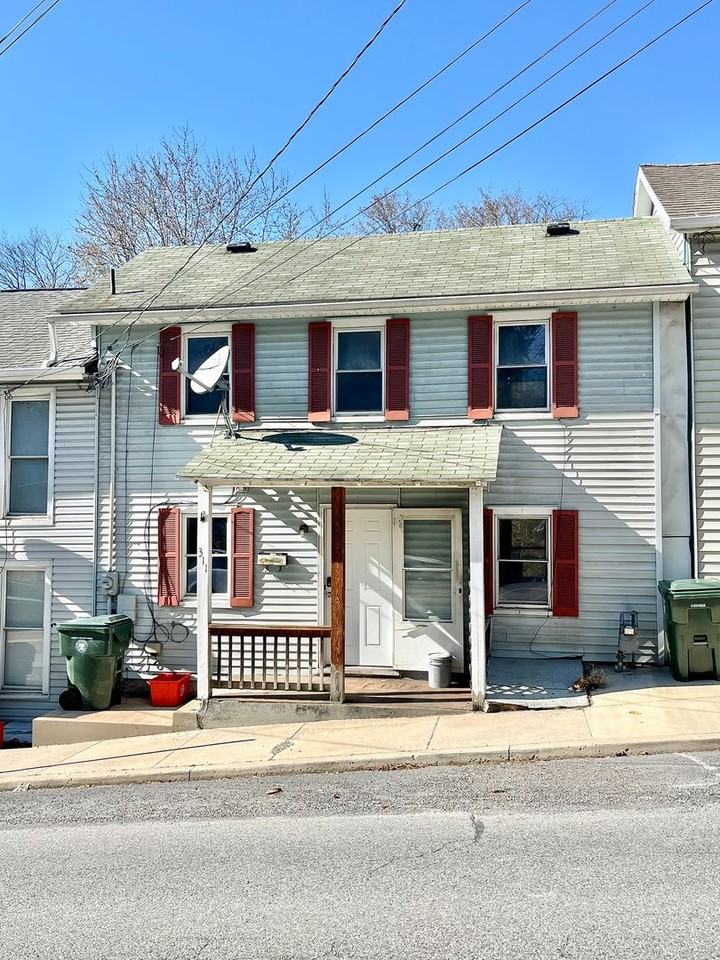 311 E Howard St - Photo 3 of 6