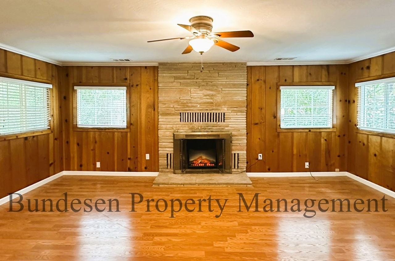 10300 Field Ln - Photo 3 of 27