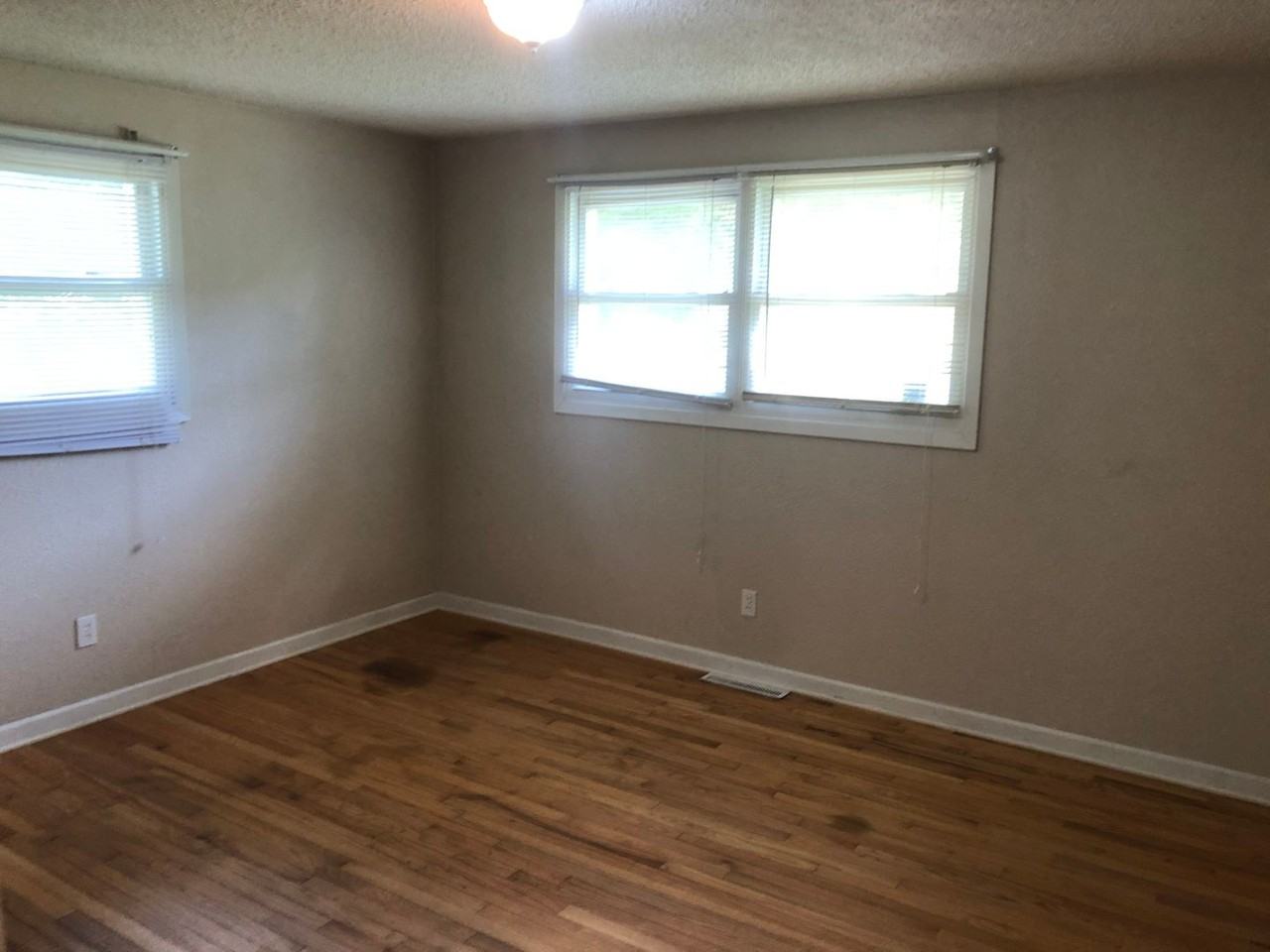 2011 Tecumseh Rd - Photo 6 of 19