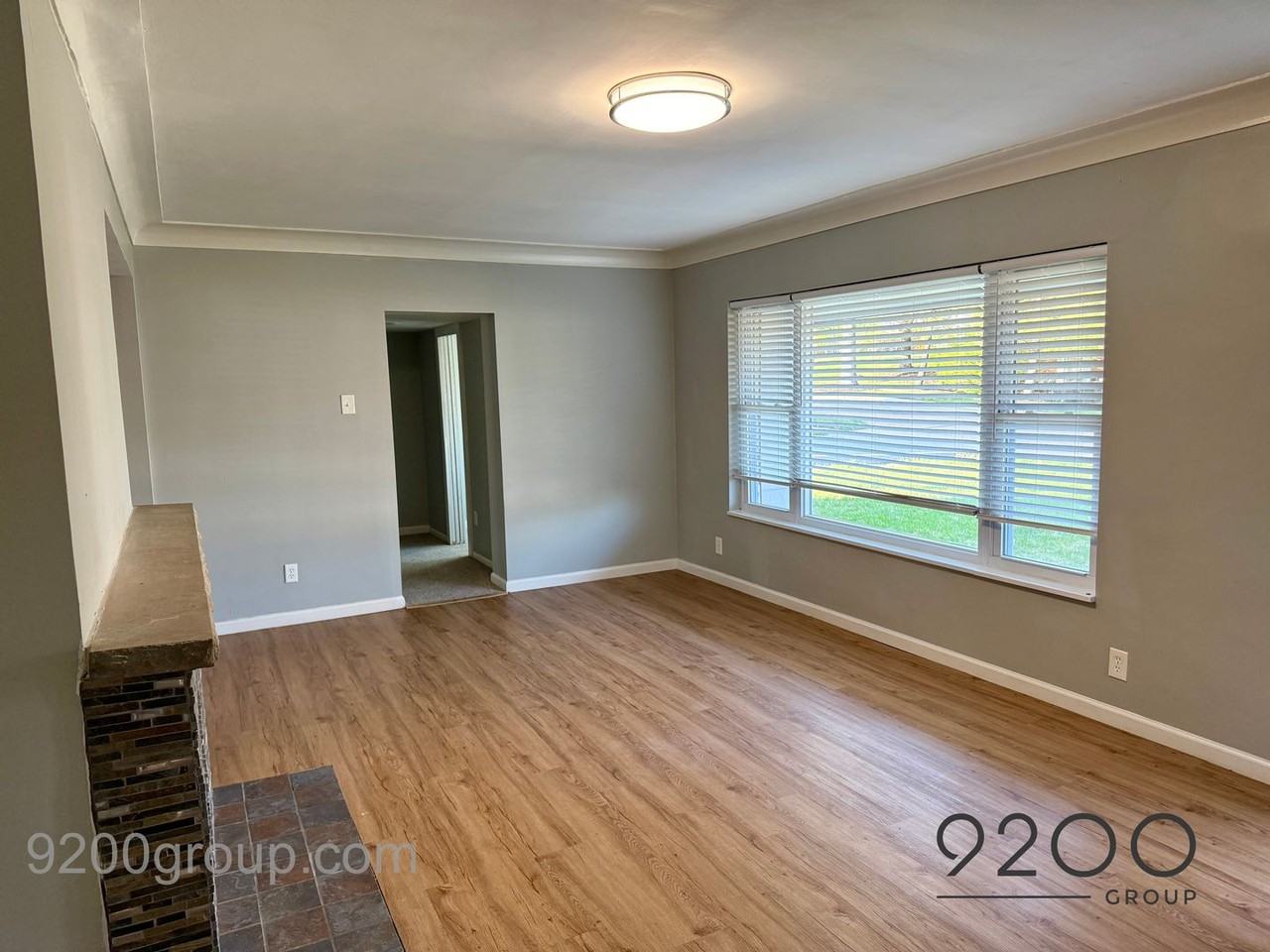 913 Blossom Ln - Photo 3 of 30