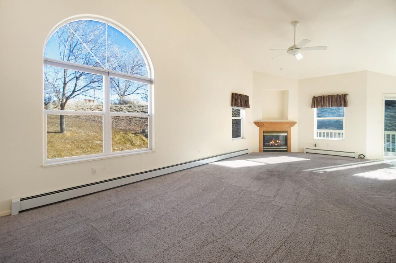 35 E Ridge Ct - Photo 2 of 17