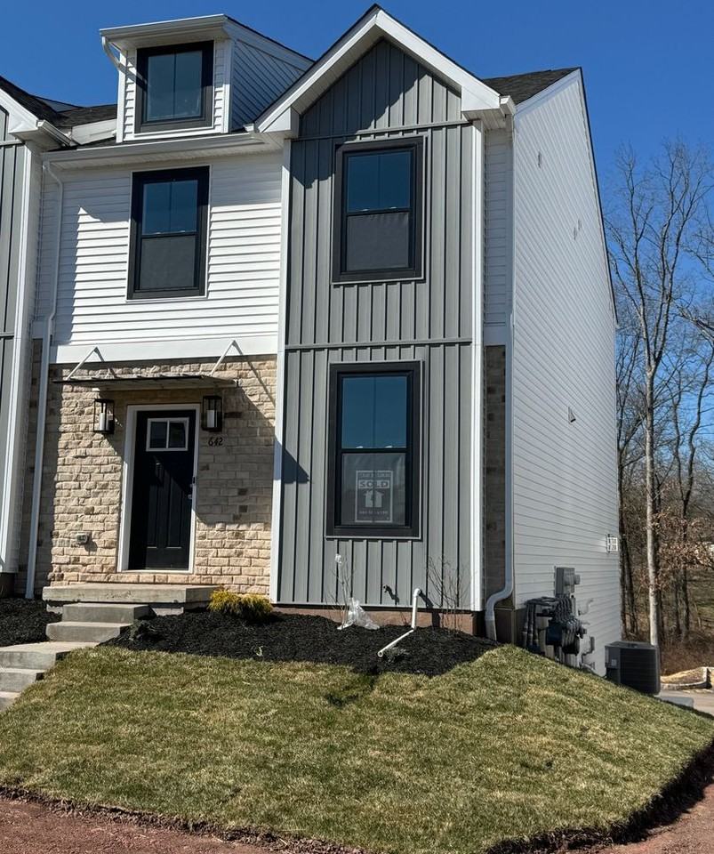 642 Oak Dr - Photo 2 of 25