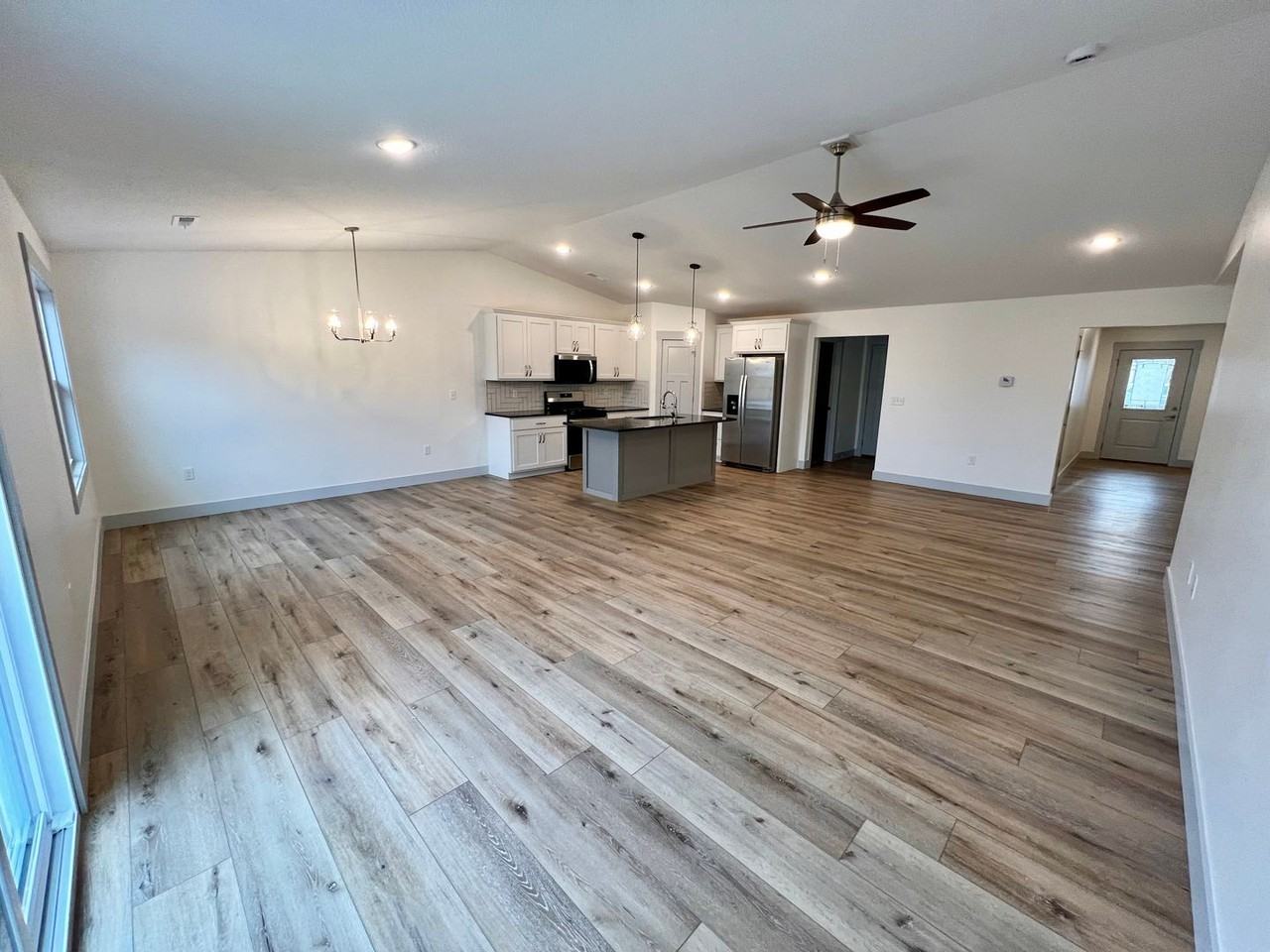 4646 Pierce Dr - Photo 4 of 22