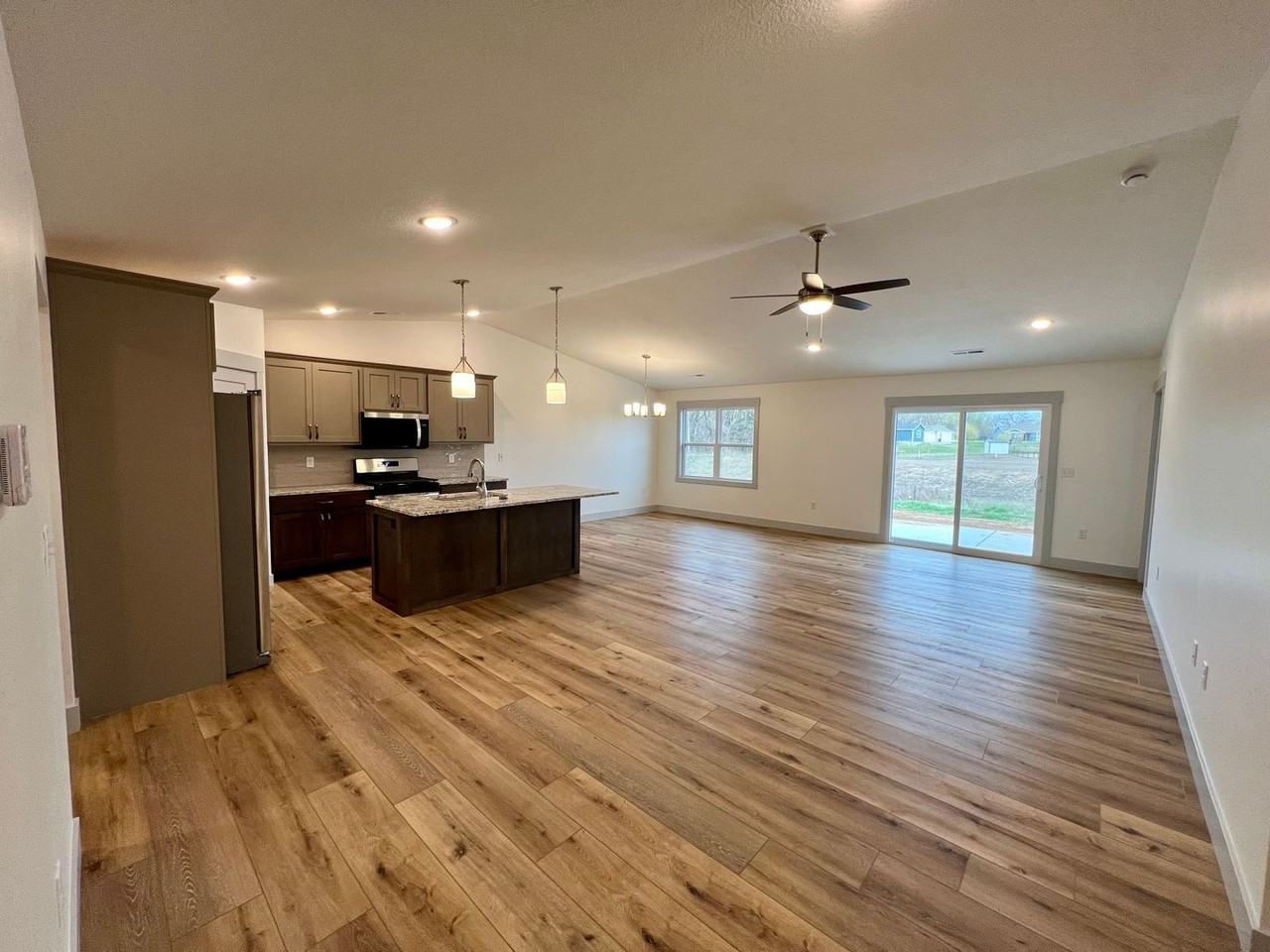 4650 Pierce Dr - Photo 4 of 27