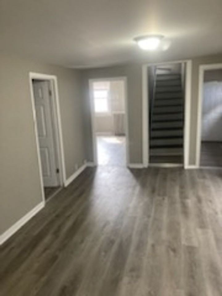 100 Lyndhurst St - Photo 2 of 16