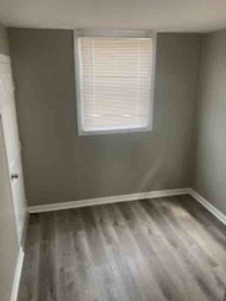 100 Lyndhurst St - Photo 5 of 16