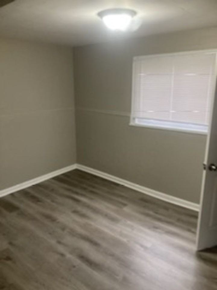 100 Lyndhurst St - Photo 6 of 16