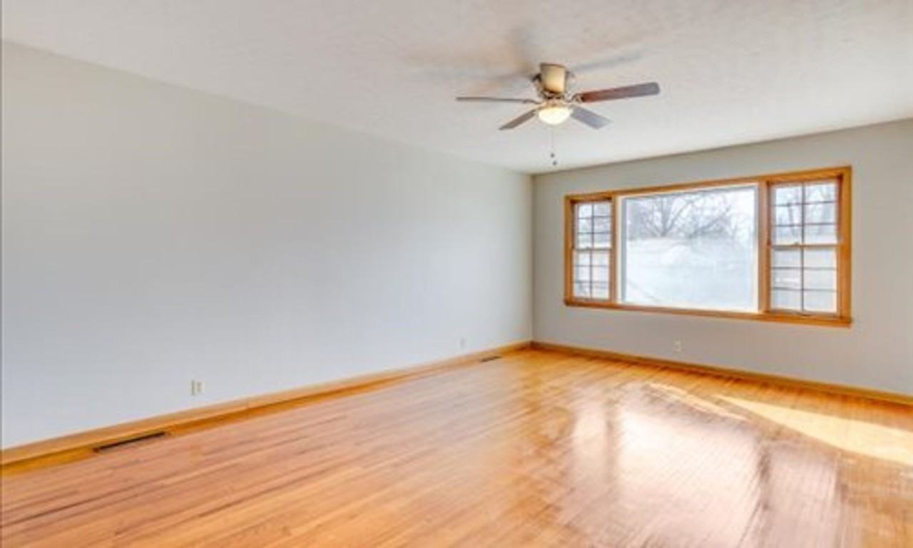 835 N Westlink Ave - Photo 6 of 32