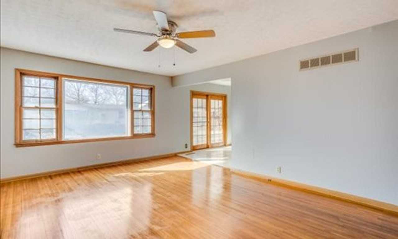 835 N Westlink Ave - Photo 7 of 32