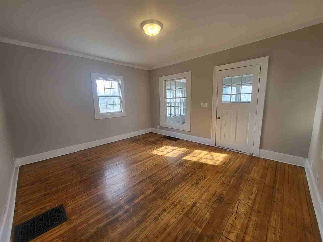 1329 Fremont St - Photo 4 of 36
