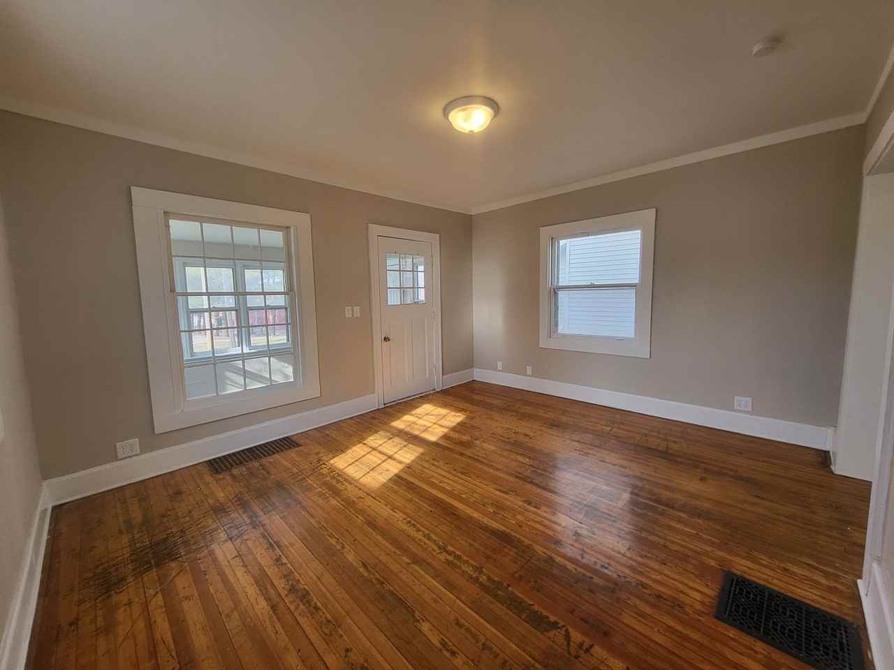 1329 Fremont St - Photo 5 of 36
