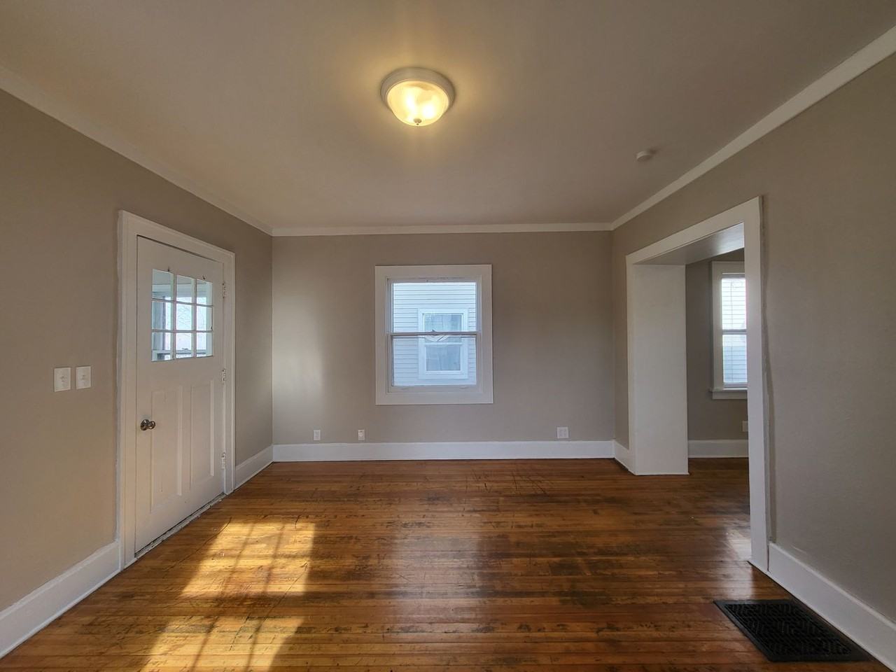 1329 Fremont St - Photo 6 of 36