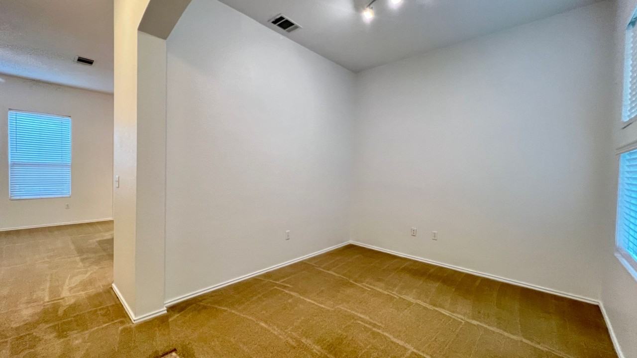 4112 Mattie St - Photo 3 of 11