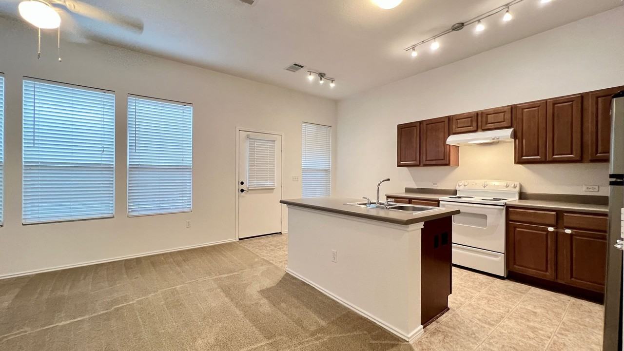 4112 Mattie St - Photo 4 of 11
