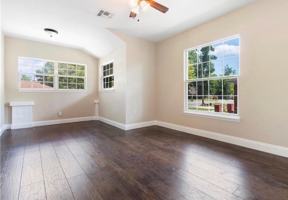 featured image of 1042 W 10th St