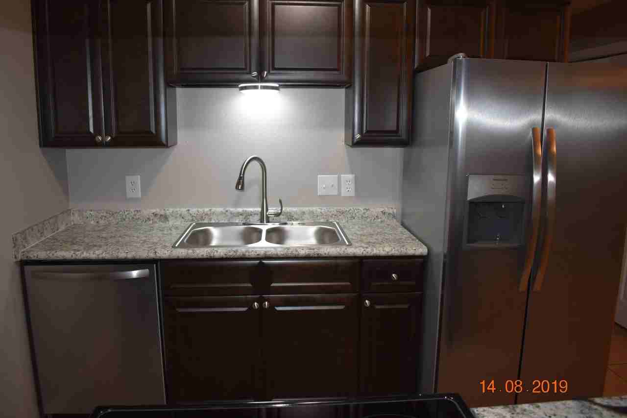 1802 Falconcrest St - Photo 6 of 22