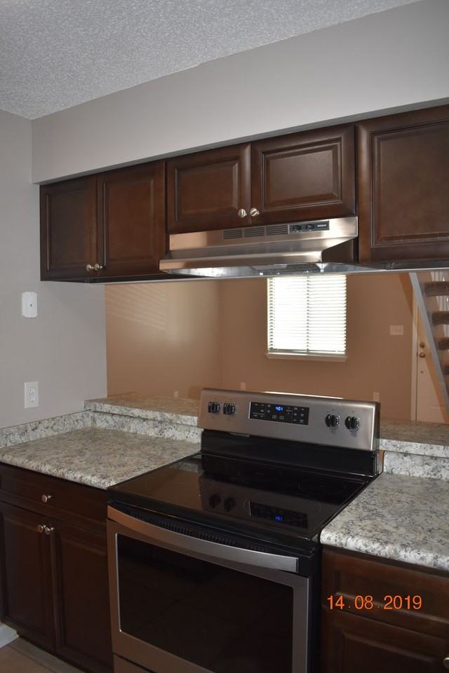 1802 Falconcrest St - Photo 7 of 22