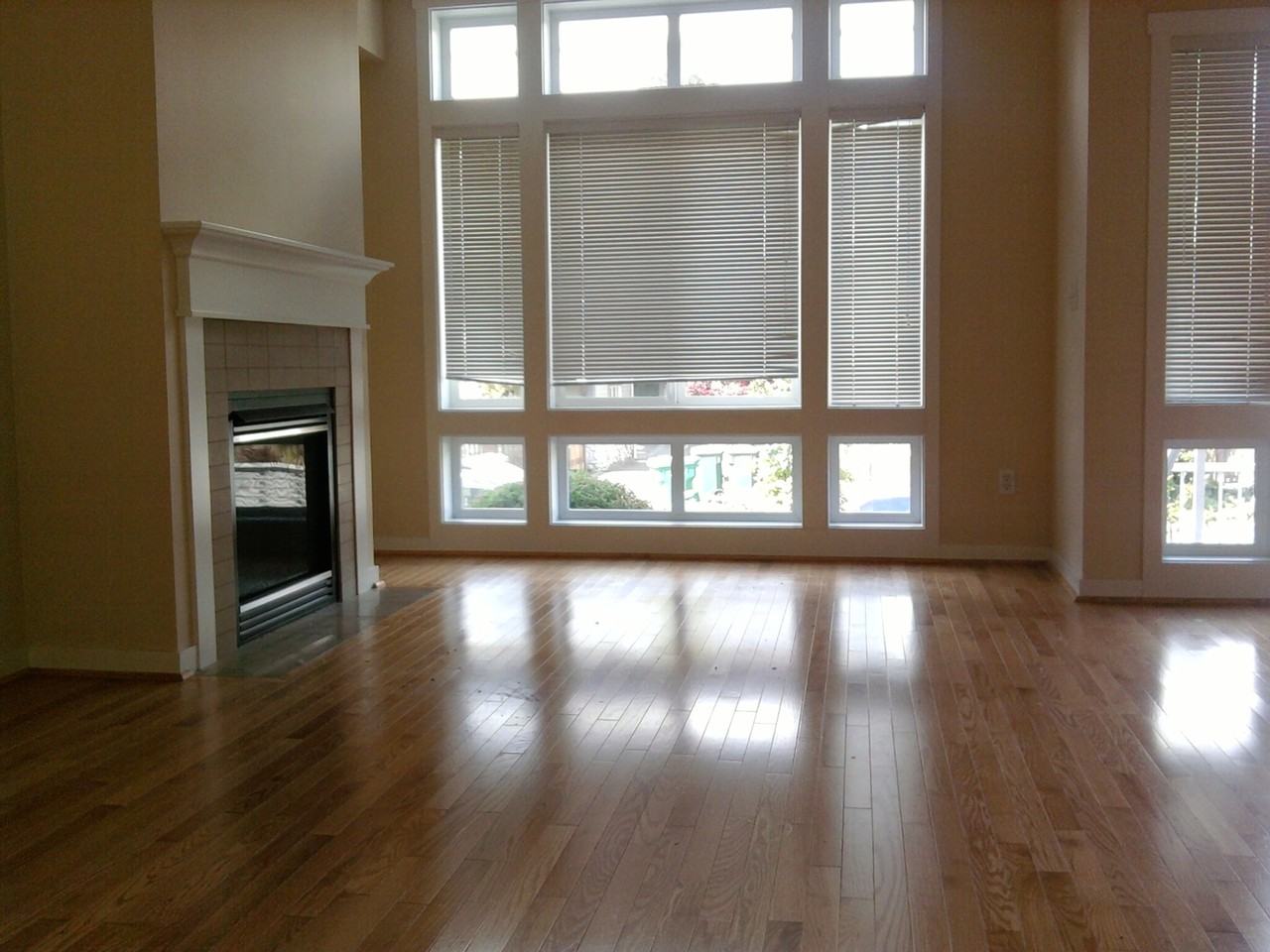 6518B 24th Ave Ne - Photo 3 of 12