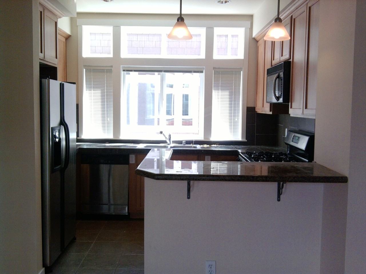 6518B 24th Ave Ne - Photo 6 of 12