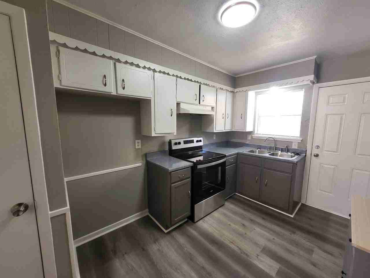 1501 E Wells Ave - Photo 2 of 19