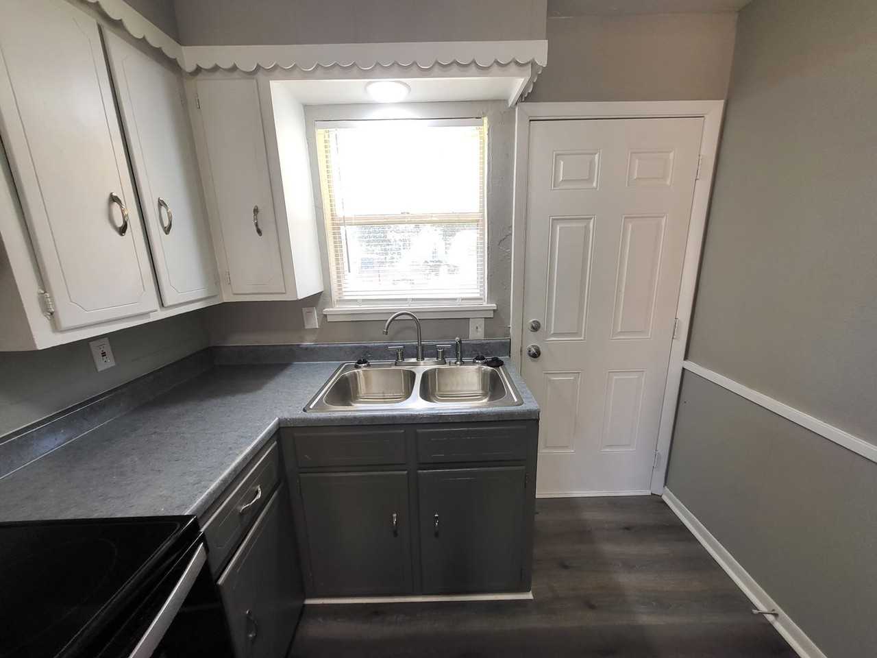 1501 E Wells Ave - Photo 3 of 19