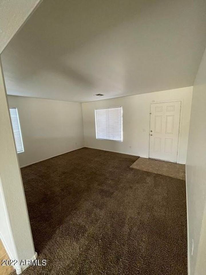 25881 W North Star Pl - Photo 4 of 20
