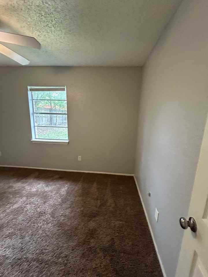 104 Hillside Dr - Photo 3 of 12