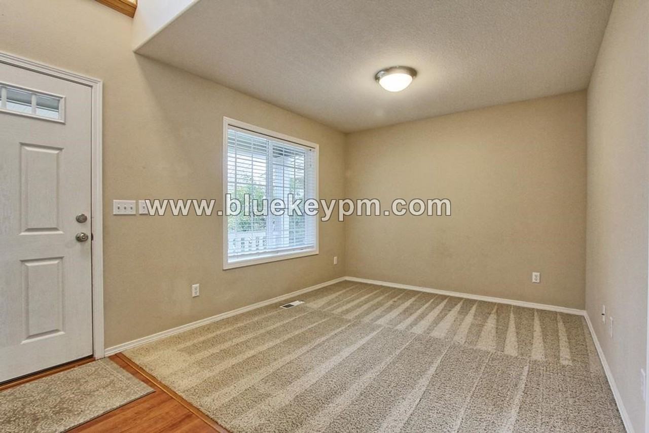 310 Se 17th St - Photo 2 of 20