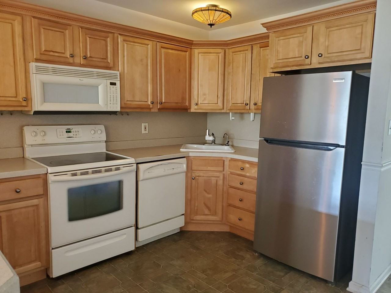 100 Pickwick Pl - Photo 2 of 18