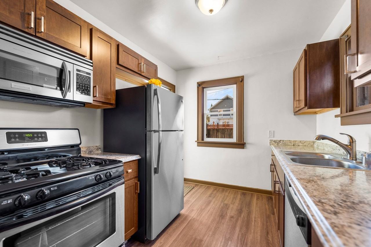 2613 University Ave - Photo 2 of 22