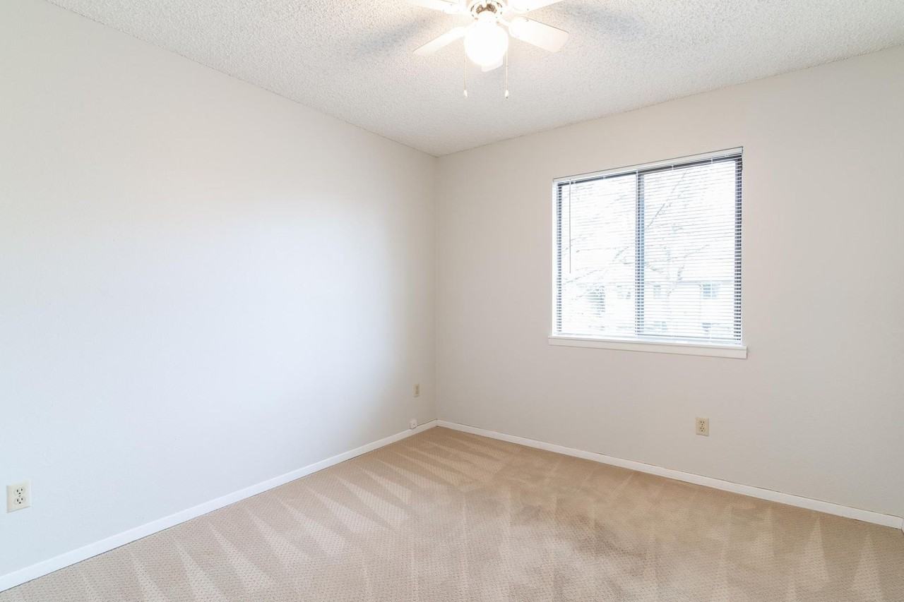 3329 Ne 162nd Ave - Photo 6 of 25