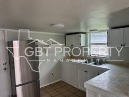 featured image of 324 E Castlewood Dr #B