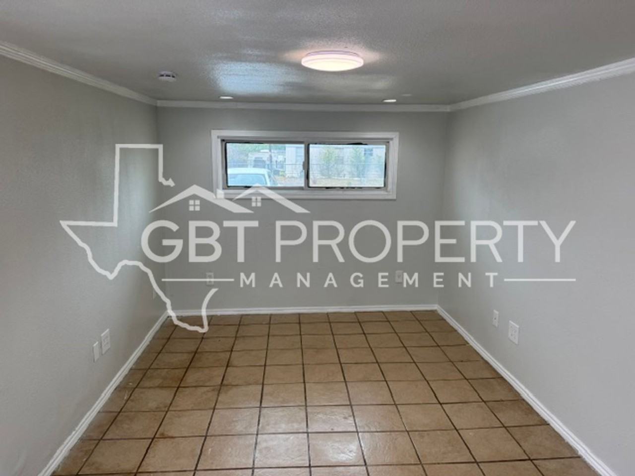 324 E Castlewood Dr #B - Photo 3 of 7