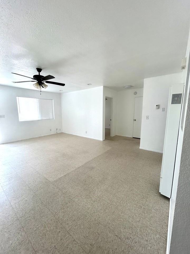6547 49 Palms Ave - Photo 3 of 13